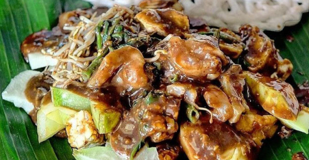 Kenapa Rujak Cingur Jadi Identitas Kuliner Surabaya?